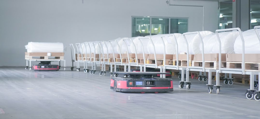 大型光伏組件智能工廠AGV小車應(yīng)用